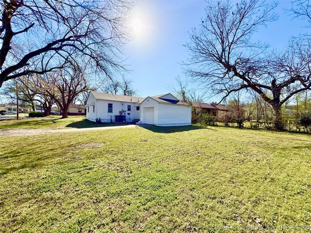 3903 W 41st Place, Tulsa, OK 74107