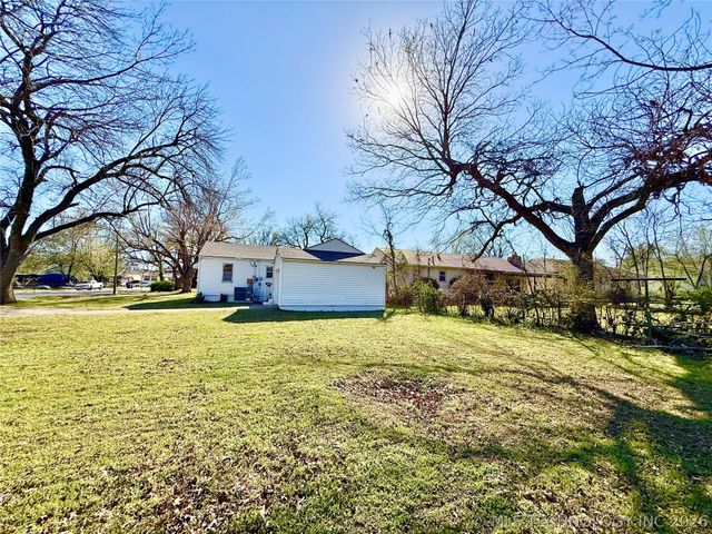 3903 W 41st Place, Tulsa, OK 74107