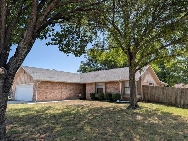 6211 Patriotic Court, Arlington, TX 76002