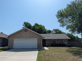 6211 Patriotic Court, Arlington, TX 76002