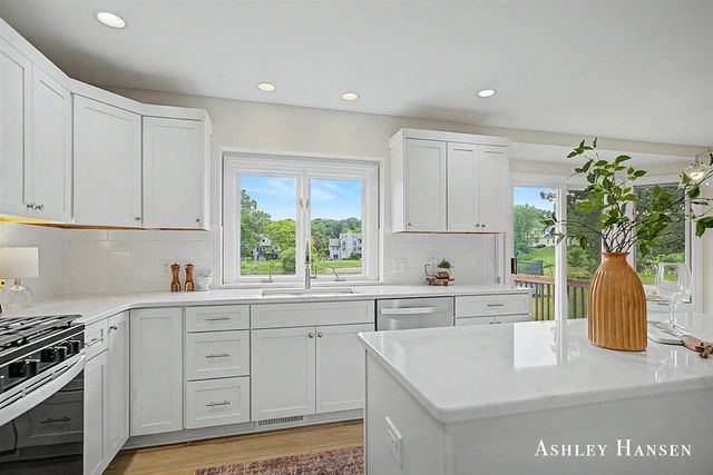7260 Loma Linda Drive, Rockford, MI 49341