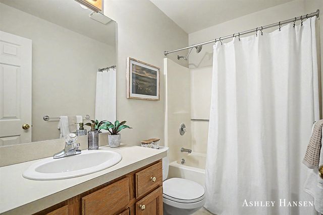 7260 Loma Linda Drive, Rockford, MI 49341