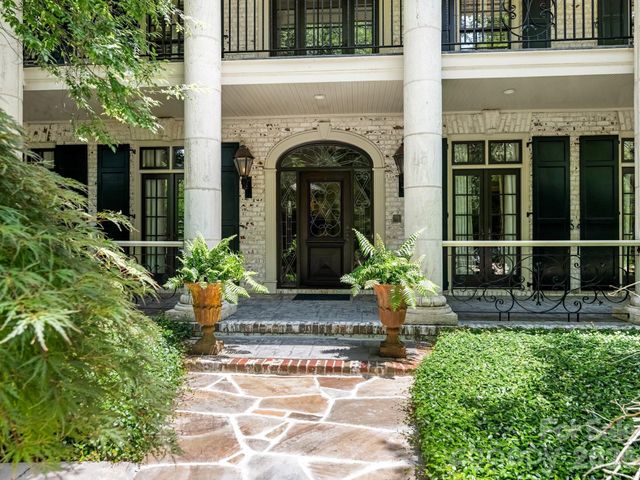 4523 Fox Brook Lane, Charlotte, NC 28211