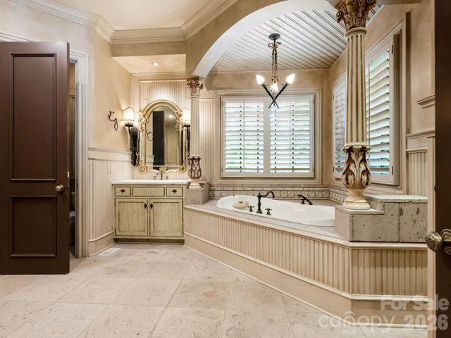 4523 Fox Brook Lane, Charlotte, NC 28211