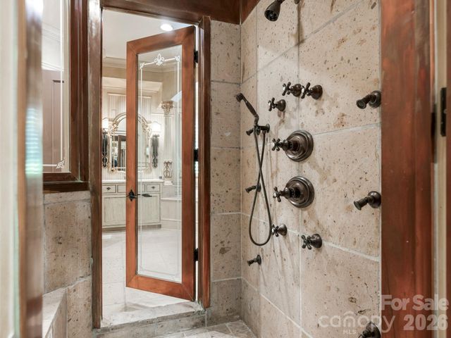 4523 Fox Brook Lane, Charlotte, NC 28211