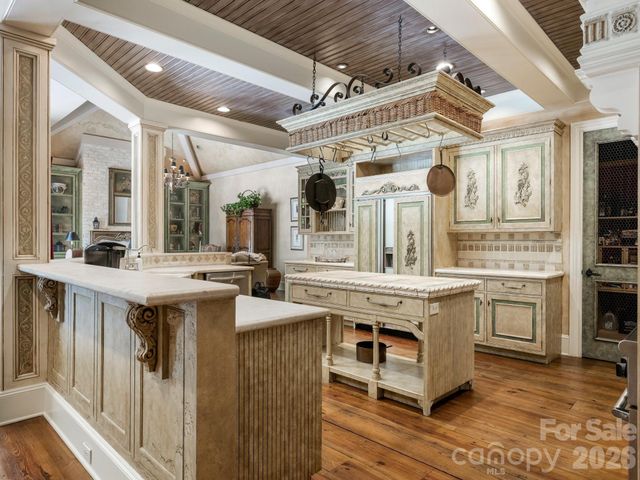 4523 Fox Brook Lane, Charlotte, NC 28211