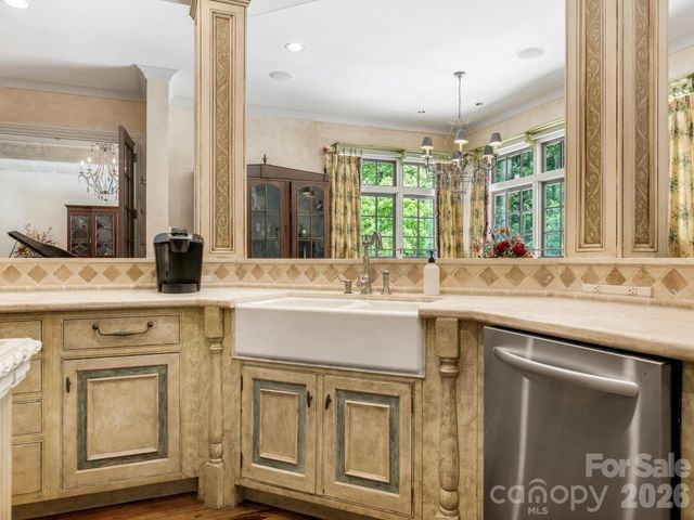 4523 Fox Brook Lane, Charlotte, NC 28211