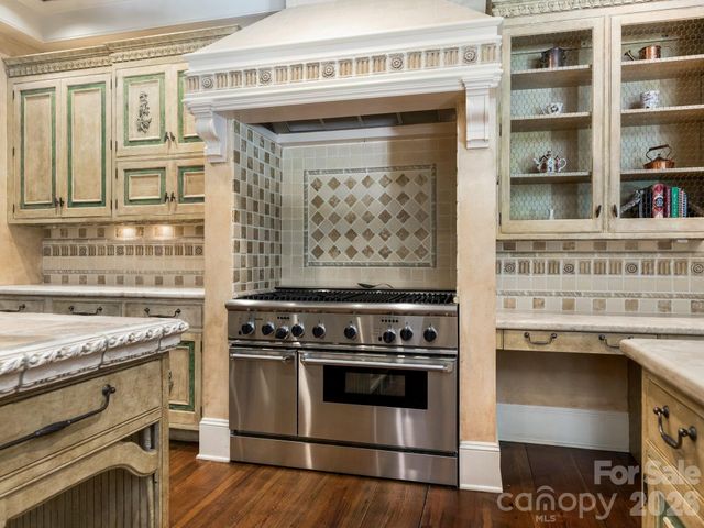 4523 Fox Brook Lane, Charlotte, NC 28211