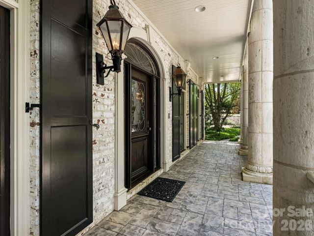 4523 Fox Brook Lane, Charlotte, NC 28211