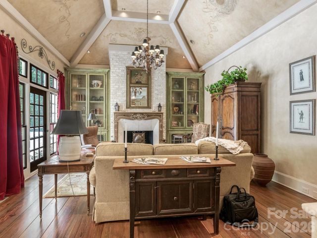 4523 Fox Brook Lane, Charlotte, NC 28211