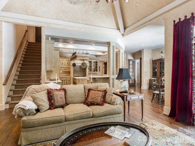 4523 Fox Brook Lane, Charlotte, NC 28211