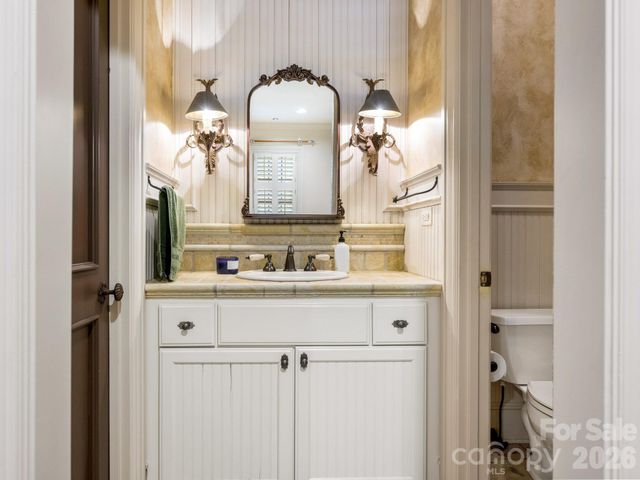 4523 Fox Brook Lane, Charlotte, NC 28211