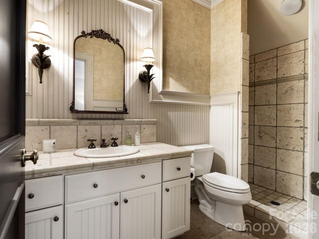 4523 Fox Brook Lane, Charlotte, NC 28211