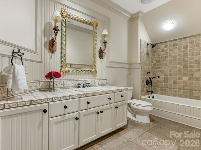 4523 Fox Brook Lane, Charlotte, NC 28211