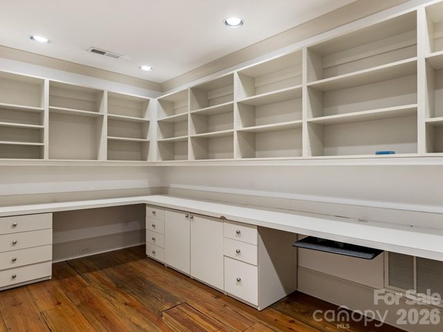4523 Fox Brook Lane, Charlotte, NC 28211