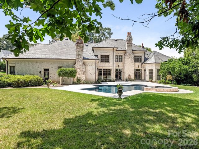 4523 Fox Brook Lane, Charlotte, NC 28211