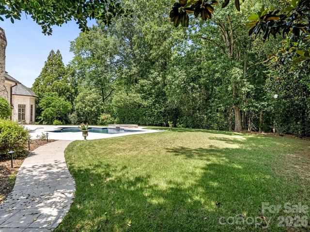 4523 Fox Brook Lane, Charlotte, NC 28211