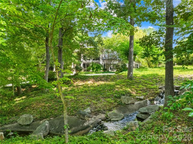 4523 Fox Brook Lane, Charlotte, NC 28211