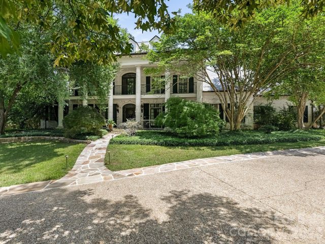 4523 Fox Brook Lane, Charlotte, NC 28211