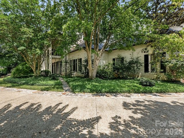 4523 Fox Brook Lane, Charlotte, NC 28211