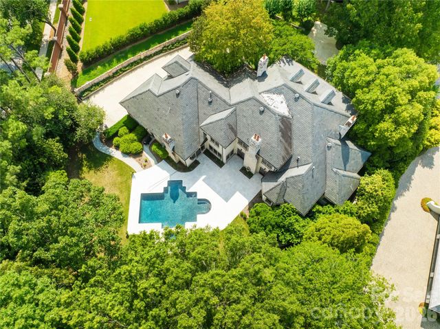 4523 Fox Brook Lane, Charlotte, NC 28211