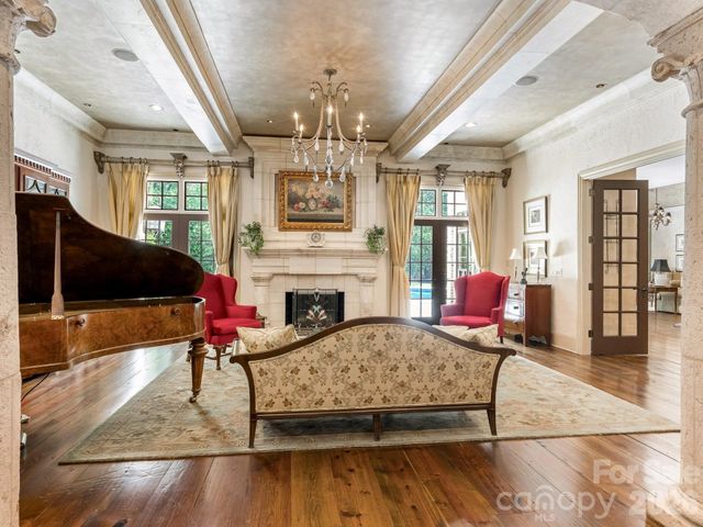 4523 Fox Brook Lane, Charlotte, NC 28211