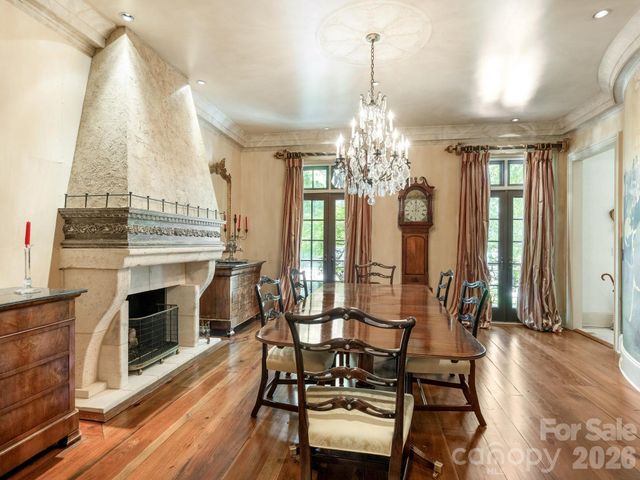 4523 Fox Brook Lane, Charlotte, NC 28211
