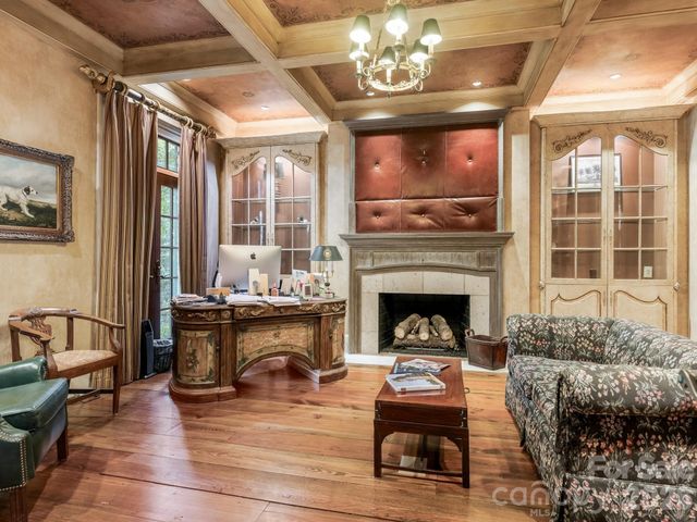 4523 Fox Brook Lane, Charlotte, NC 28211