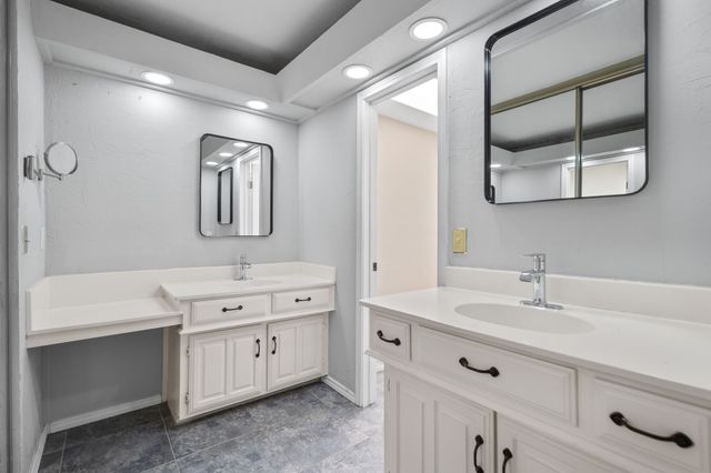 1115 Derbyshire Place, Carrollton, TX 75007