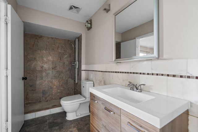 1115 Derbyshire Place, Carrollton, TX 75007