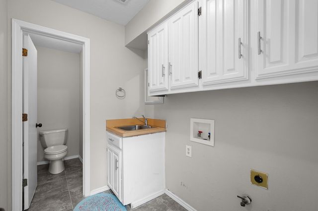 1115 Derbyshire Place, Carrollton, TX 75007