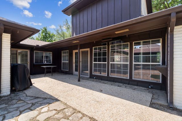 1115 Derbyshire Place, Carrollton, TX 75007