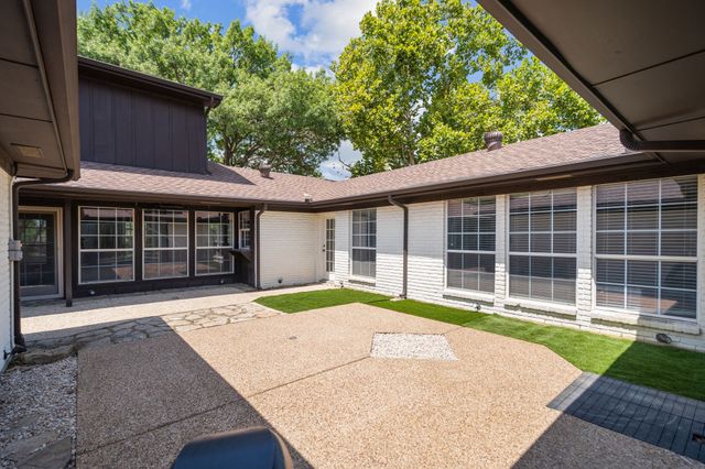 1115 Derbyshire Place, Carrollton, TX 75007