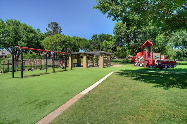 1115 Derbyshire Place, Carrollton, TX 75007