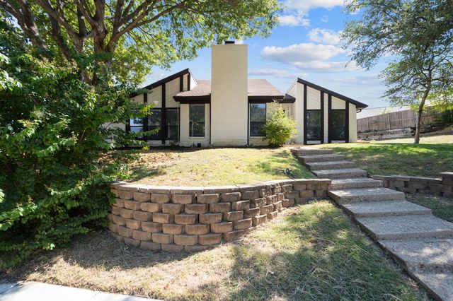 1115 Derbyshire Place, Carrollton, TX 75007