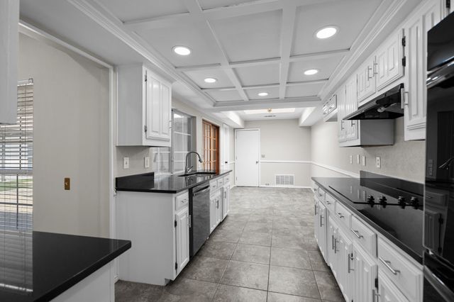 1115 Derbyshire Place, Carrollton, TX 75007