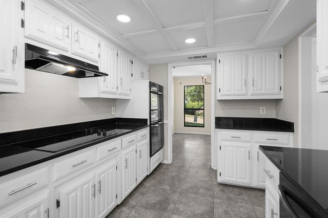 1115 Derbyshire Place, Carrollton, TX 75007