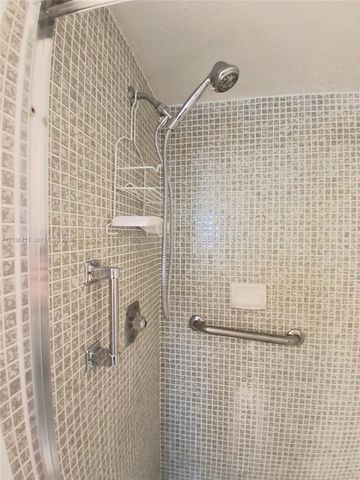 9460 Sunrise Lakes Blvd 309, Sunrise, FL 33322
