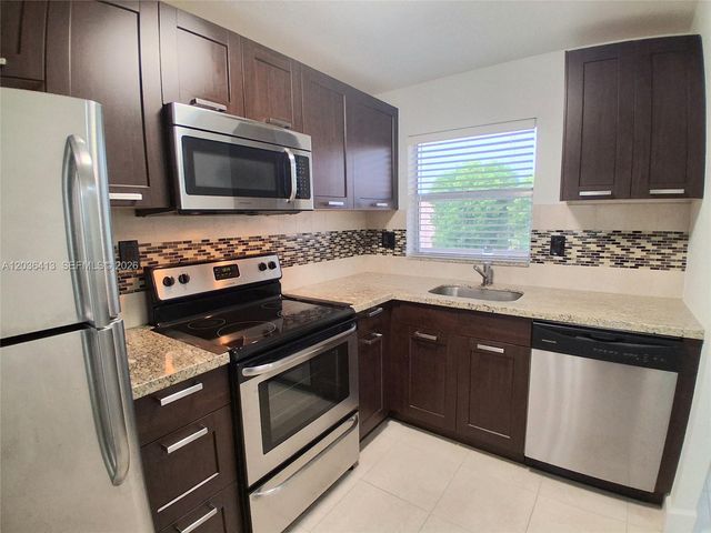 9460 Sunrise Lakes Blvd 309, Sunrise, FL 33322