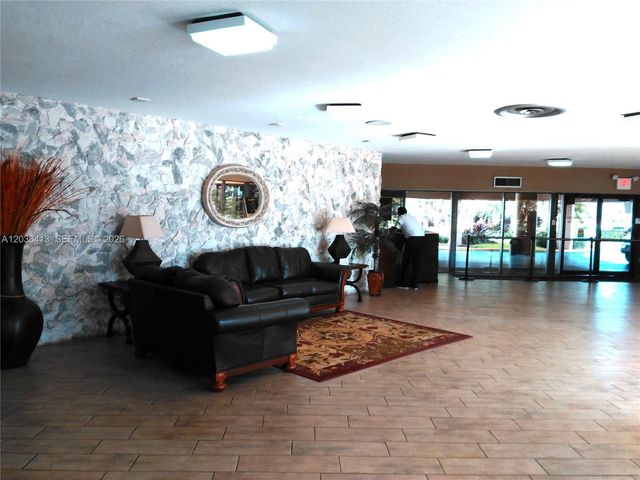 9460 Sunrise Lakes Blvd 309, Sunrise, FL 33322