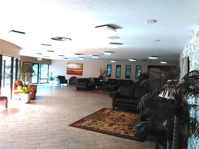 9460 Sunrise Lakes Blvd 309, Sunrise, FL 33322