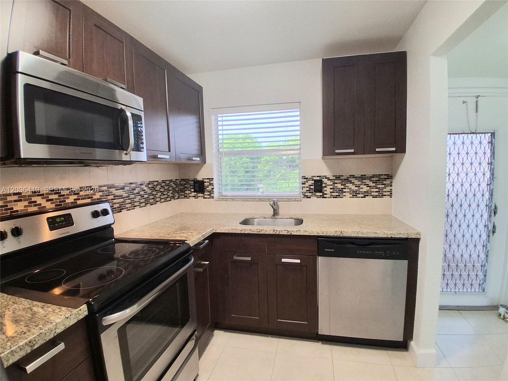 9460 Sunrise Lakes Blvd 309, Sunrise, FL 33322