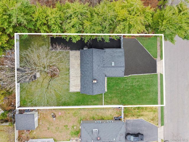 157 Serpentine Lane, Islandia, NY 11749