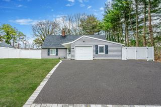 157 Serpentine Lane, Islandia, NY 11749