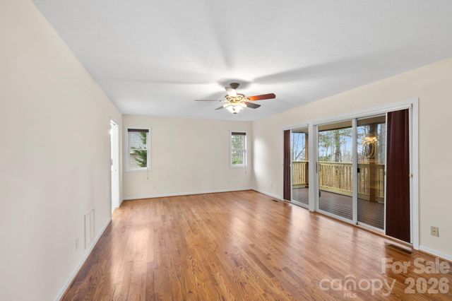 242 Carriage Summitt Way, Hendersonville, NC 28791