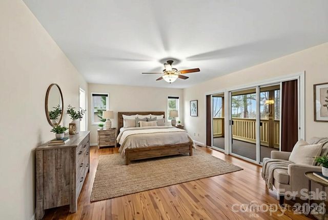 242 Carriage Summitt Way, Hendersonville, NC 28791