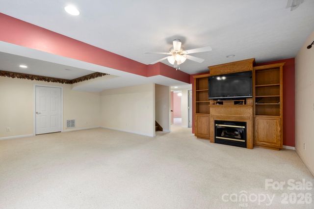 242 Carriage Summitt Way, Hendersonville, NC 28791