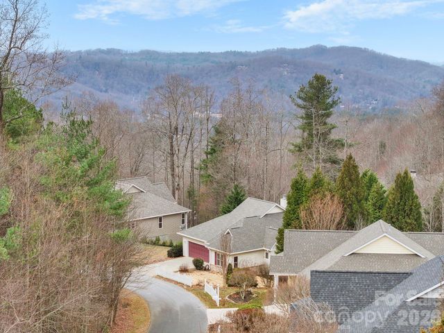 242 Carriage Summitt Way, Hendersonville, NC 28791