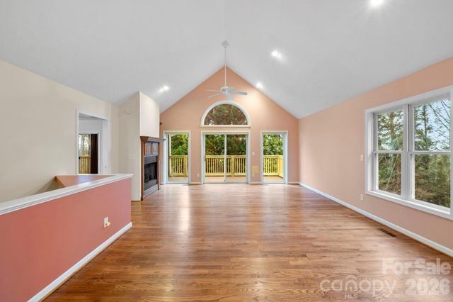 242 Carriage Summitt Way, Hendersonville, NC 28791