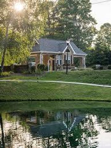 242 Carriage Summitt Way, Hendersonville, NC 28791